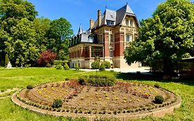 Chateau De Moliens